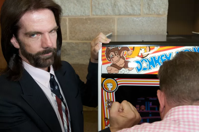 Nanalo si Billy Mitchell ng $ 237k sa Defamation Suit laban kay YouTuber Karl Jobst