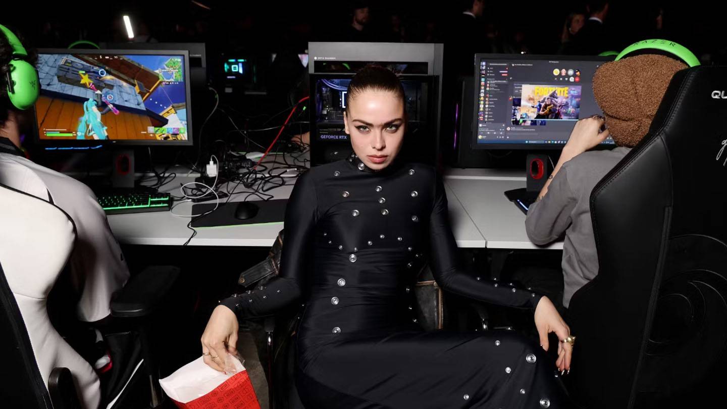 Coperni FW25: Fesyen memenuhi budaya permainan dengan berani