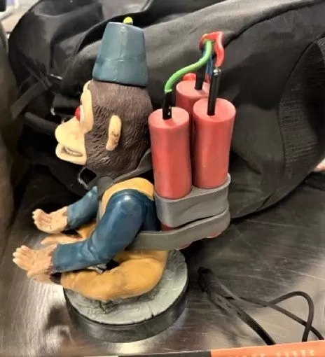Cảnh báo TSA: Tránh bay với Call of Duty Zombies Monkey Bomb Figurine